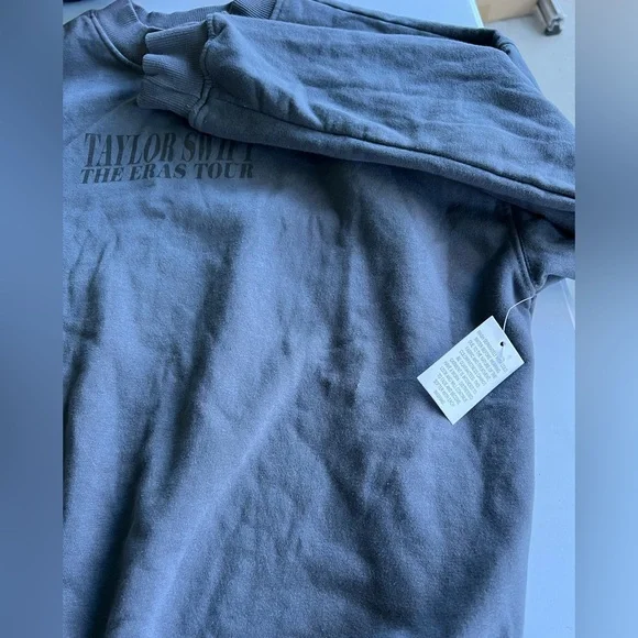 ✨Taylor Swift Eras Tour✨ Blue Crewneck Sweatshirt - Picture 2 of 6